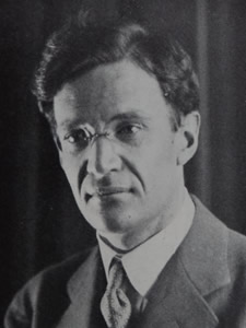 Retrato Edgar Ansel Mowrer- By Photographer not identified - 1948 Michiganensian (University of Michigan yearbook), Public Domain, https://commons.wikimedia.org/w/index.php?curid=25952420