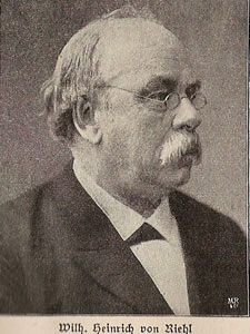 Imagem Wilhelm Heinrich Riehl - By The original uploader was Goerdten at German Wikipedia. - Transferred from de.wikipedia to Commons.original: Jahrbuch der Berliner Morgenzeitung, Kalender 1899, S.283 Scan, Public Domain, https://commons.wikimedia.org/w/index.php?curid=2603798