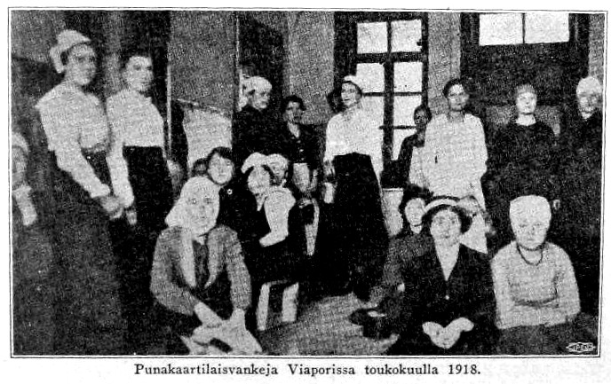 [Punakaartilaisvankeja Viaporissa toukokuulla 1918]